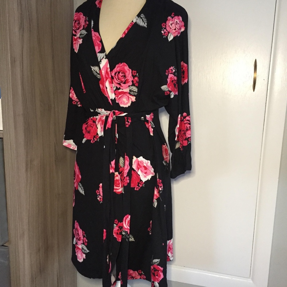 Laura Ashley Black Lightweight Pink Rose Robe